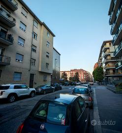 Stanze ammobiliate in zona servita e accogliente