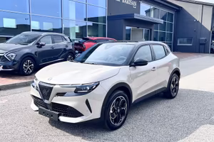 Alfa Romeo Junior BEV 156CV/115kW elettrica /...