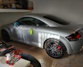 Audi TT . Asi