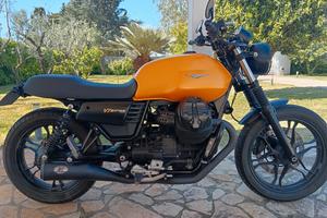 Moto Guzzi V7 III Stone 