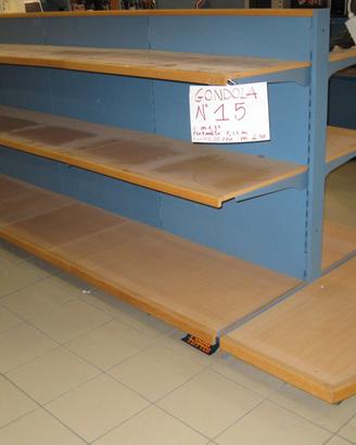 Scaffali, gondole, ripiani, isole professionali. 