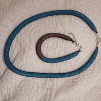 Collana e bracciale fatti a mano. 