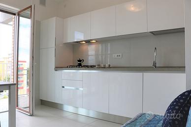 Trilocale rinnovato a 50mt dal mare