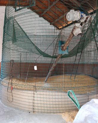 Silos per cereali con coclea