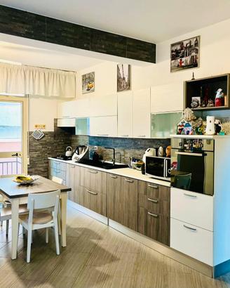 CUCINA COMPONIBILE PARETE ATTREZZATA TAVOLO SEDIE