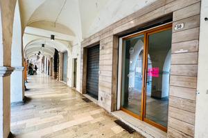 Locale negozio commerciale fossombrone