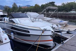 Motoscafo cabinato 8 metri perfetto