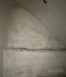 Piccolo deposito/ripostiglio