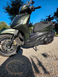 Piaggio Beverly 400 HPE S(2026)-Verde Jungle.