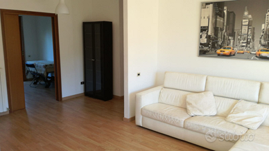 Trilocale luminoso zona piazza Tevere