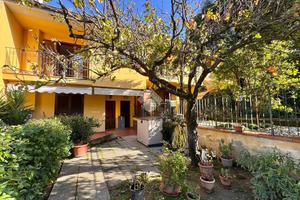 CASA SEMINDIPENDENTE A CARMIGNANO