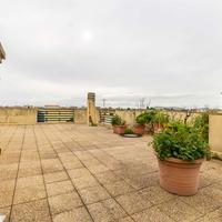 Ultimo piano con terrazza, cantina e box auto