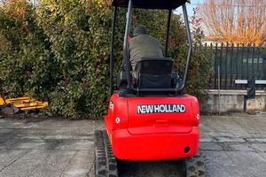 E276- ESCAVATORE NEW HOLLAND 18 Q