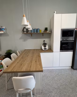 Penisola cucina con elettrodomestici