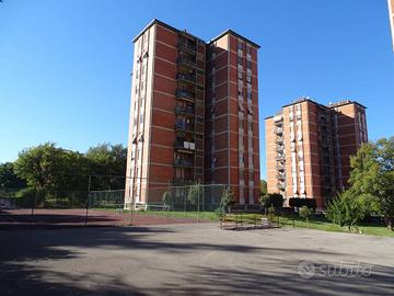 V. Rossini: spazioso con 3 camere e garage