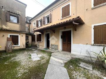 PORZIONE DI BIFAMILIARE A SPRESIANO