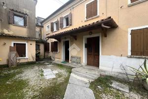 PORZIONE DI BIFAMILIARE A SPRESIANO