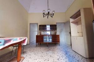 Casa di 80mq al piano terra con area libera
