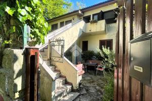 VILLA A SCHIERA A VALENTANO