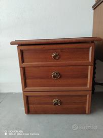 comodino in legno pregiato