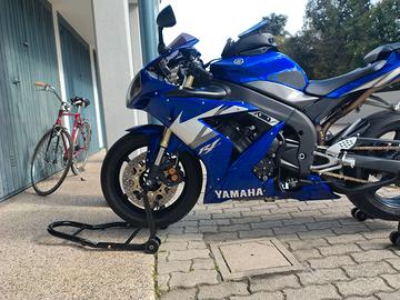 Yamaha R1 YZF
