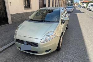 Fiat Grande Punto (2007) – 216.000 km -€750 tratta