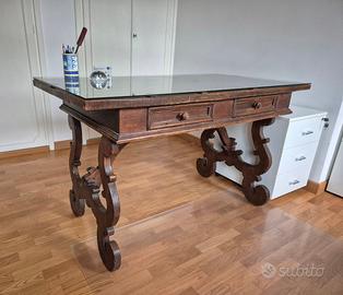 Scrivania antica in legno