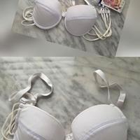 Reggiseno bianco imbottito a balconcino.