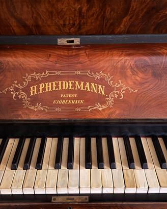 Pianoforte verticale H.P. Heideman