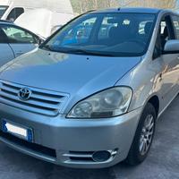 TOYOTA AVENSIS per ricambi usati