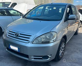 TOYOTA AVENSIS per ricambi usati