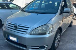 TOYOTA AVENSIS per ricambi usati