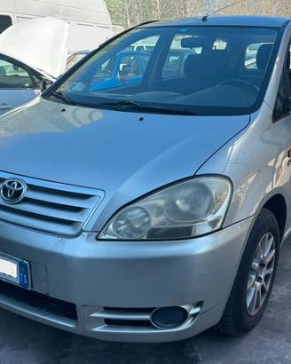 TOYOTA AVENSIS per ricambi usati