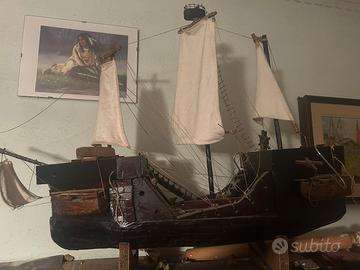 Barca in legno fatta a mano