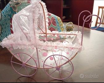 Carrozzina rosa in metallo portaconfetti nascita