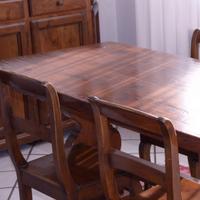 Tavolo "Fratino" e sedie in legno di noce massello