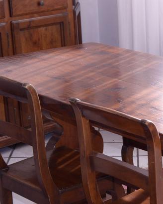 Tavolo "Fratino" e sedie in legno di noce massello