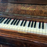 pianoforte Bluthner in radica di noce fine 800