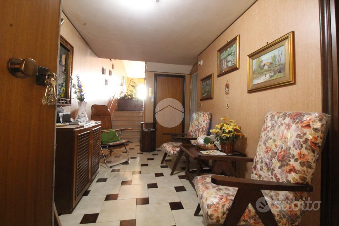 VILLA A SCHIERA A CAMPOBASSO - Vista 3