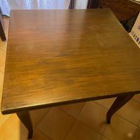 Tavolo in legno massello