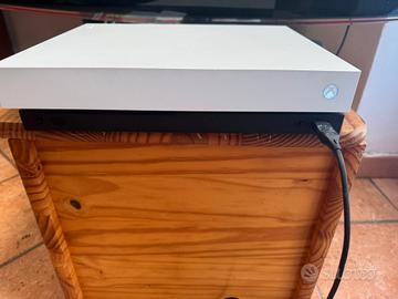 Xbox One X bianca da 1TB 
