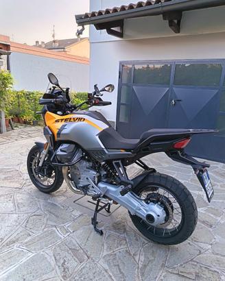 Moto guzzi stelvio 2025