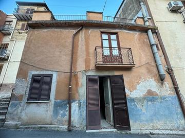 Casa indipendente a 50 mt dalla piazza principale