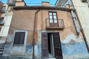 Casa indipendente a 50 mt dalla piazza principale