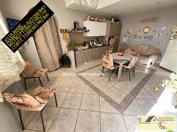 Indipendente mq 150 vista mare corte giardino