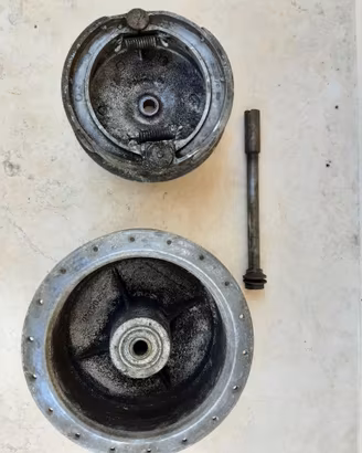 Mozzo tamburo freno anteriore moto d'epoca