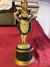 Statua vintage donna in legno con base