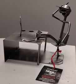 Metalidea scultura capo impiegato portapenne