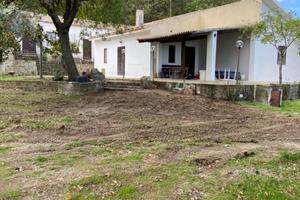 Villa singola con dependance con camere e servizi