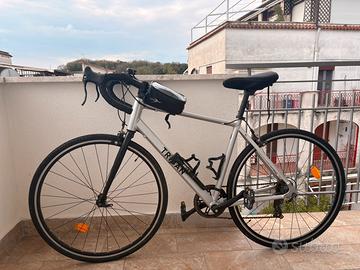 Bici gravel marca TRIBAN